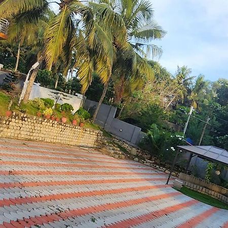The Urban Getaway Villa Thiruvananthapuram Buitenkant foto