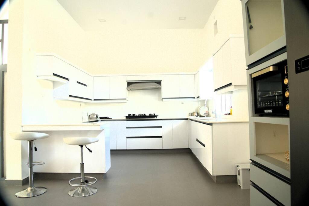 The Urban Getaway Villa Thiruvananthapuram Buitenkant foto