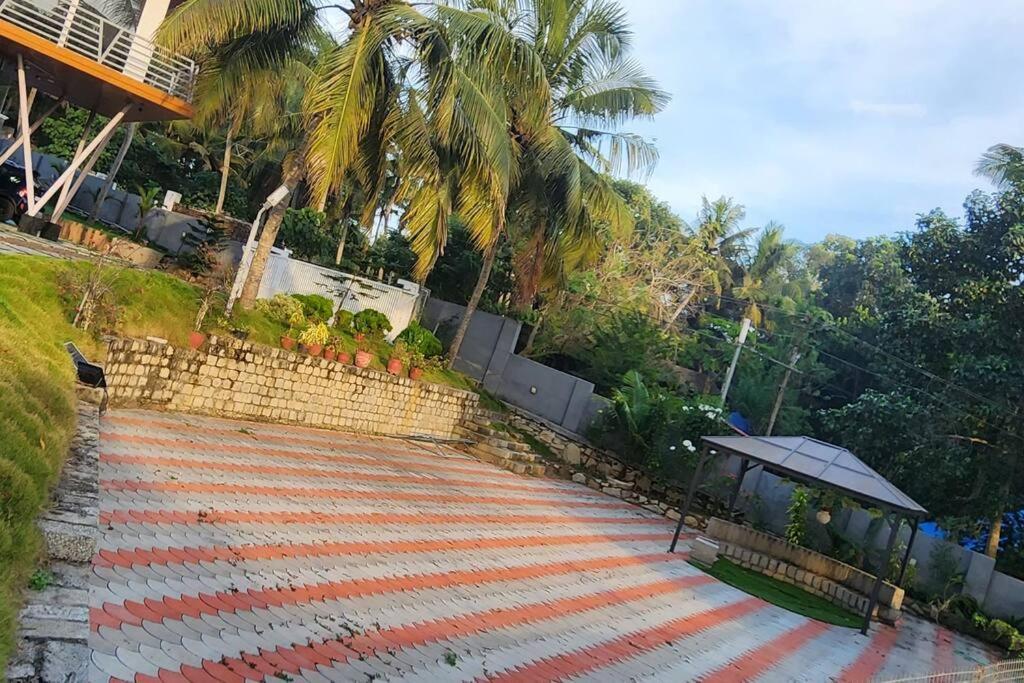 The Urban Getaway Villa Thiruvananthapuram Buitenkant foto