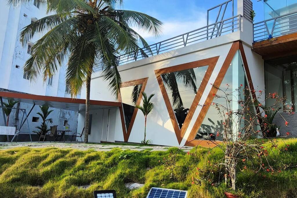 The Urban Getaway Villa Thiruvananthapuram Buitenkant foto