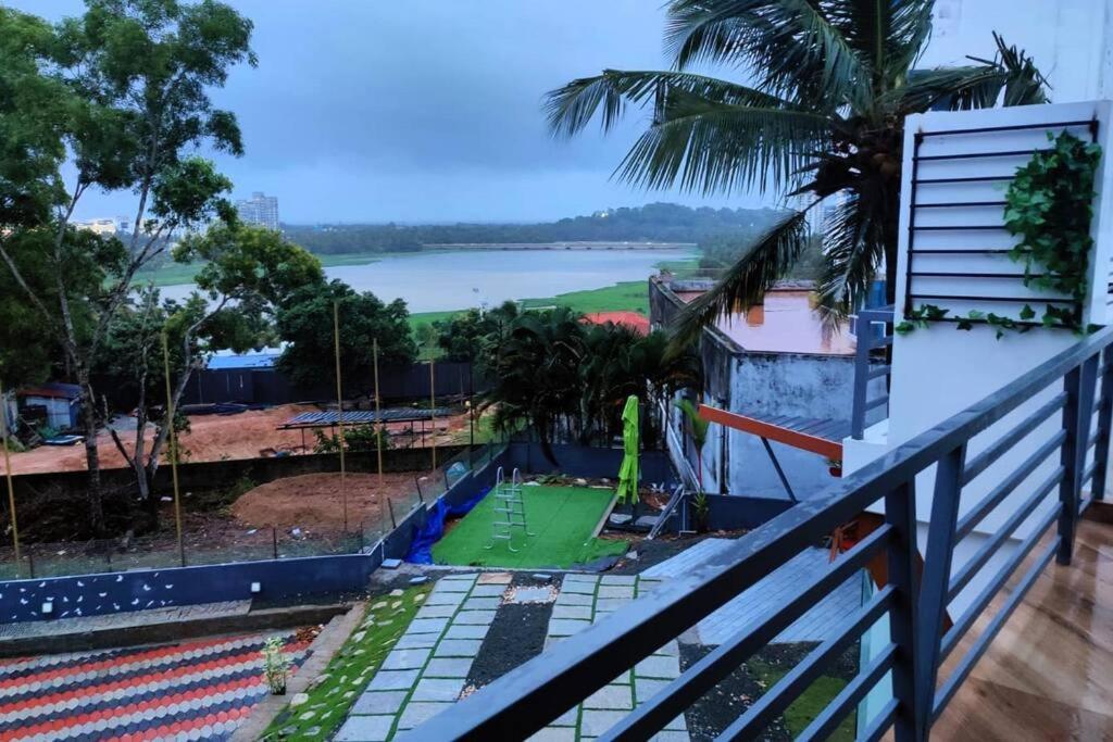 The Urban Getaway Villa Thiruvananthapuram Buitenkant foto
