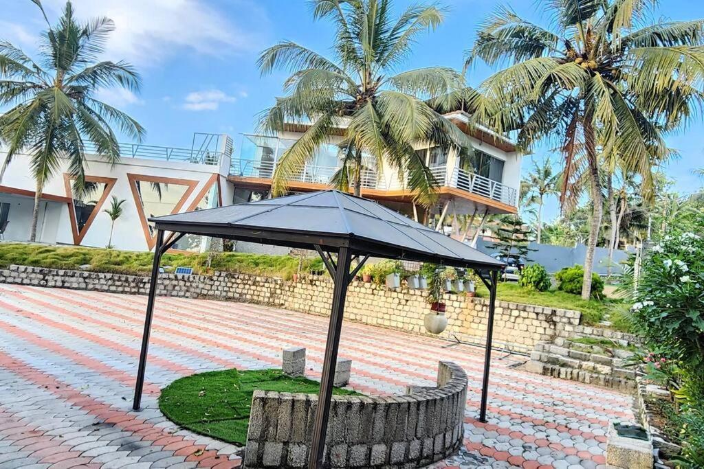 The Urban Getaway Villa Thiruvananthapuram Buitenkant foto